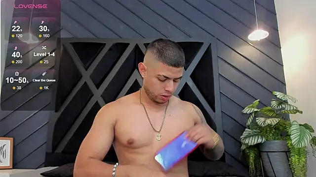 Snapshot of marco_garciia_ chatting on October 2025 11:16:02 PM marco garciia online show from October 2025 11:16:02 PM