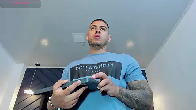 Snapshot of marco_garciia_ chatting on October 2025 11:28:02 PM marco garciia online show from October 2025 11:28:02 PM