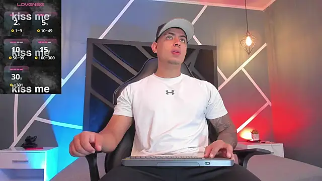 Snapshot of marco_garciia_ chatting on November 2025 03:34:01 PM marco garciia online show from November 2025 03:34:01 PM