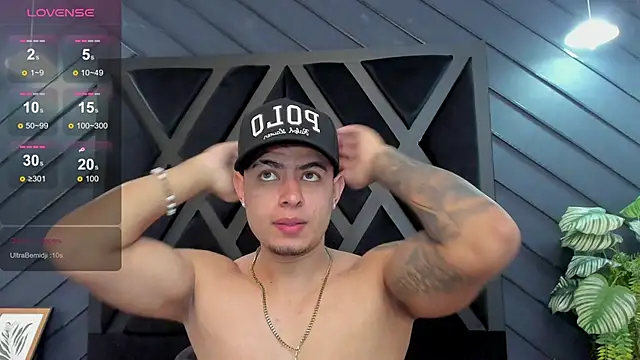 Snapshot of marco_garciia_ chatting on November 2025 11:17:01 PM marco garciia online show from November 2025 11:17:01 PM