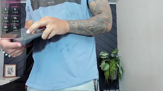 Snapshot of marco_garciia_ chatting on November 2025 11:07:02 PM marco garciia online show from November 2025 11:07:02 PM