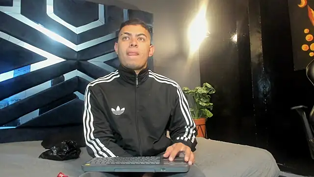 Snapshot of marco_garciia_ chatting on November 2025 03:05:01 PM marco garciia online show from November 2025 03:05:01 PM