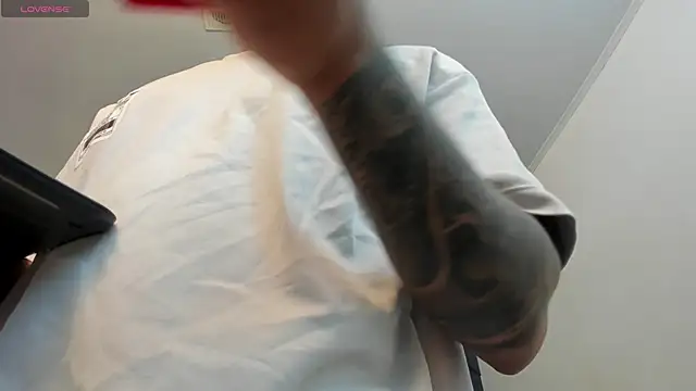 Snapshot of marco_garciia_ chatting on December 2025 11:10:01 PM marco garciia online show from December 2025 11:10:01 PM