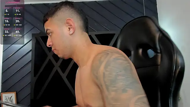 Snapshot of marco_garciia_ chatting on December 2025 11:21:01 PM marco garciia online show from December 2025 11:21:01 PM