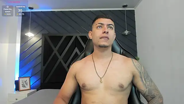 Snapshot of marco_garciia_ chatting on December 2025 11:22:02 PM marco garciia online show from December 2025 11:22:02 PM