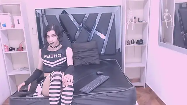 Atley Dolly online show from October 2025 09:28:02 PM