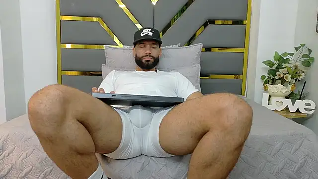 yorbymaxx online show from October 2025 02:26:01 PM