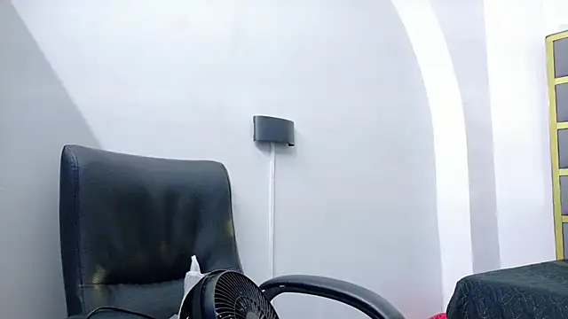 yorbymaxx online show from December 2025 02:01:01 PM