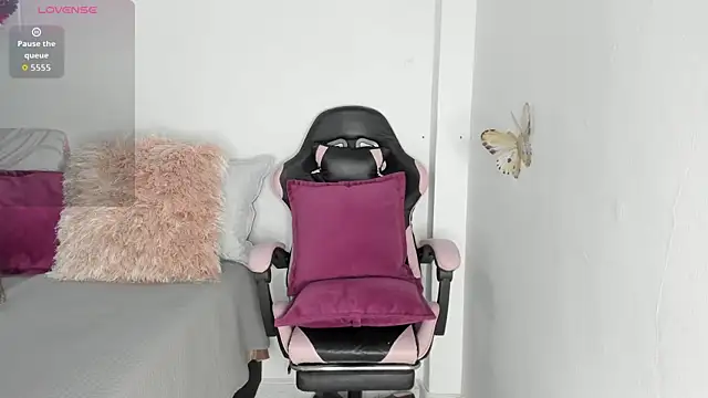 mari-ross online show from April 2026 02:06:01 AM