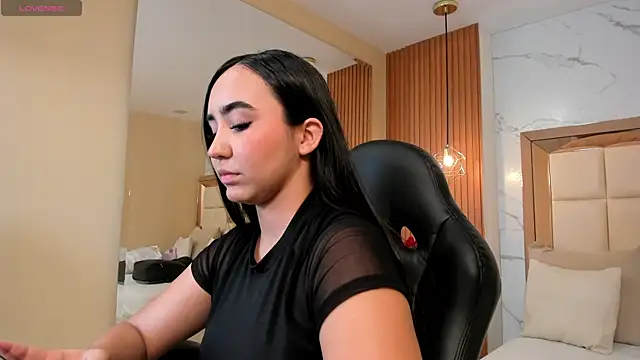 julieta rosee online show from February 2026 09:34:01 PM