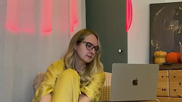 KiraxFate online show from November 2025 06:51:01 PM