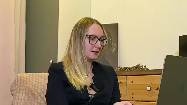 KiraxFate online show from November 2025 04:13:02 PM