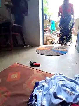 Snapshot of RAYI_Queen_3 chatting on October 2025 04:03:02 AM RAYI Queen 3 online show from October 2025 04:03:02 AM