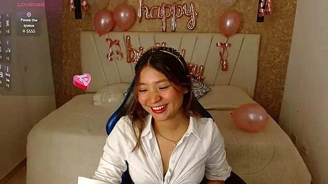little annee online show from September 2025 01:54:02 AM