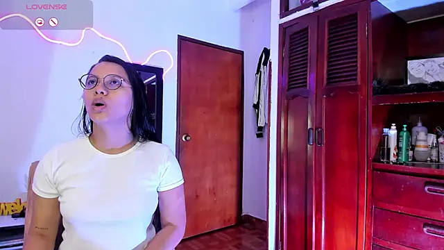 Dilan and Mia online show from September 2025 01:00:01 PM