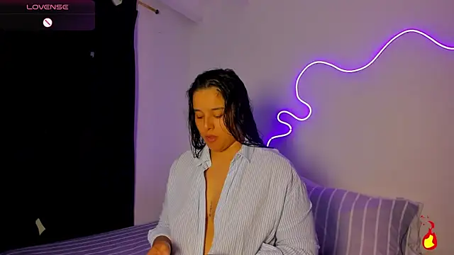 Dilan and Mia online show from May 2026 10:47:01 PM