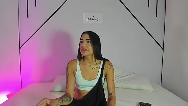 Snapshot of MiahCornell_ chatting on October 2025 07:58:01 PM MiahCornell online show from October 2025 07:58:01 PM