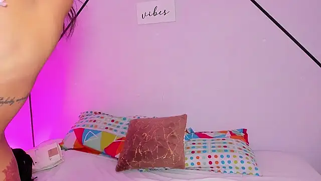 Snapshot of MiahCornell_ chatting on November 2025 07:45:02 PM MiahCornell online show from November 2025 07:45:02 PM