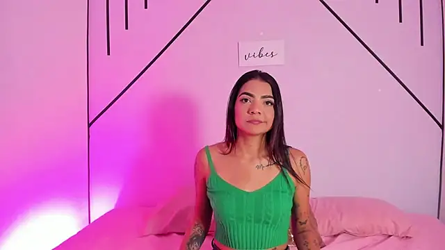 Snapshot of MiahCornell_ chatting on November 2025 08:53:01 PM MiahCornell online show from November 2025 08:53:01 PM