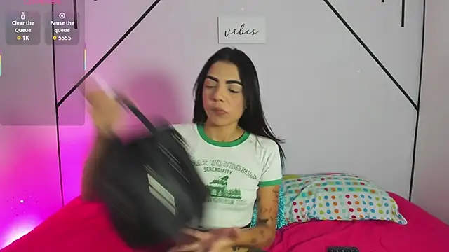 Snapshot of MiahCornell_ chatting on November 2025 08:08:02 PM MiahCornell online show from November 2025 08:08:02 PM