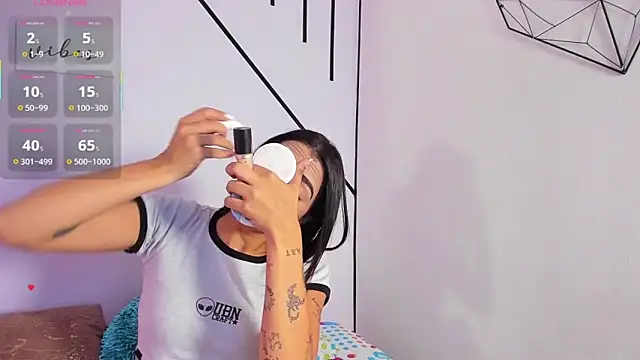 Snapshot of MiahCornell_ chatting on December 2025 07:22:01 PM MiahCornell online show from December 2025 07:22:01 PM