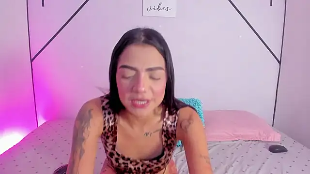 MiahCornell  online show from January 2026 07:38:01 PM