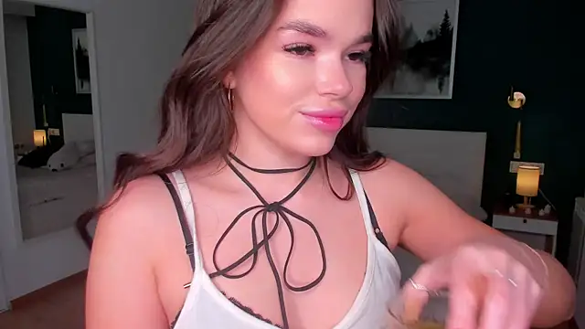 HollisHearl online show from November 2025 06:38:02 AM