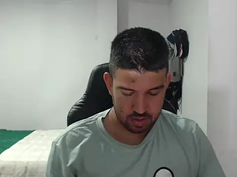 Axel11113 online show from November 2025 04:22:02 AM