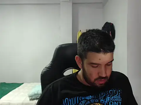 Axel11113 online show from November 2025 02:56:02 AM