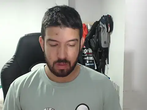 Axel11113 online show from December 2025 02:42:01 AM