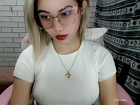 Snapshot of Rainea149 chatting on November 2025 03:01:02 PM Rainea149 online show from November 2025 03:01:02 PM