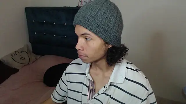 Snapshot of Xoxo_Smiles chatting on October 2025 03:58:02 PM Xoxo Smiles online show from October 2025 03:58:02 PM