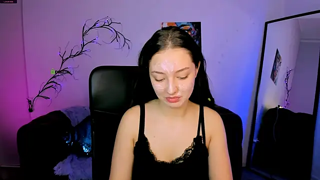 eva smiith  online show from November 2025 06:46:01 AM