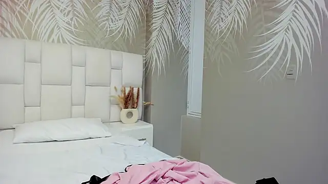 Snapshot of Anni_petite_ chatting on September 2025 09:14:02 PM Anni petite online show from September 2025 09:14:02 PM
