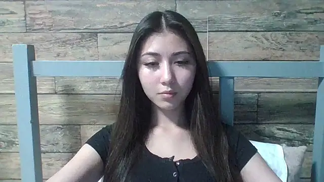 Virginia Hicks online show from October 2025 05:33:02 PM