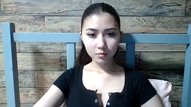 Virginia Hicks online show from November 2025 05:47:02 PM