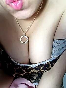 Queen-15 online show from November 2025 07:32:02 PM