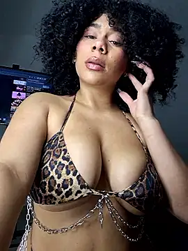 Snapshot of Yerystar chatting on October 2025 10:25:02 PM Yerystar online show from October 2025 10:25:02 PM