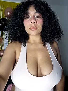 Snapshot of Yerystar chatting on November 2025 10:26:01 PM Yerystar online show from November 2025 10:26:01 PM