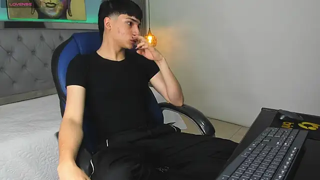 Snapshot of SamBlack_ chatting on June 2026 12:47:02 PM SamBlack online show from June 2026 12:47:02 PM