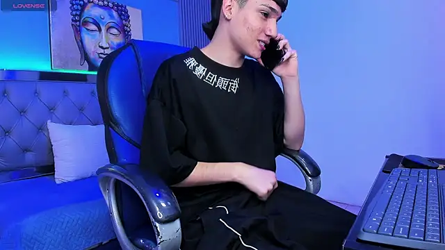 Snapshot of SamBlack_ chatting on July 2026 08:33:01 PM SamBlack online show from July 2026 08:33:01 PM