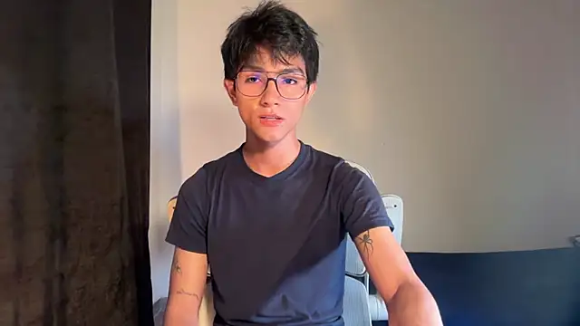 Snapshot of Angel_bunny2 chatting on November 2025 12:31:01 AM Angel bunny2 online show from November 2025 12:31:01 AM