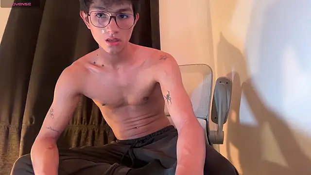 Snapshot of Angel_bunny2 chatting on November 2025 04:25:02 AM Angel bunny2 online show from November 2025 04:25:02 AM