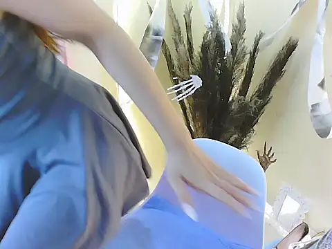 Snapshot of RoseLoverrr chatting on November 2025 02:33:01 AM RoseLoverrr online show from November 2025 02:33:01 AM