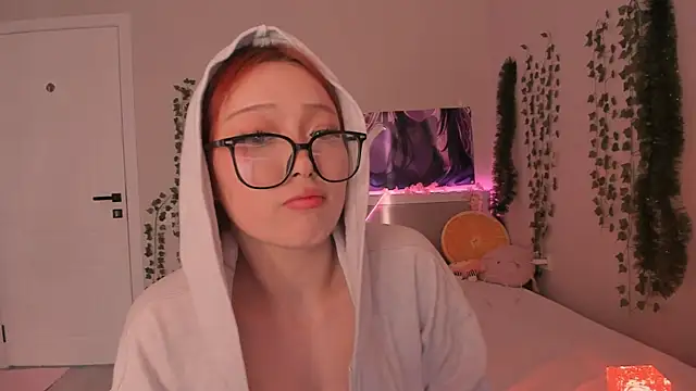 Snapshot of yuna_loon chatting on December 2025 04:21:01 AM yuna loon online show from December 2025 04:21:01 AM