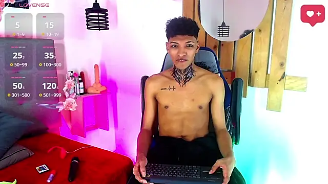 Snapshot of Rick_Wade chatting on December 2025 02:31:01 AM Rick Wade online show from December 2025 02:31:01 AM