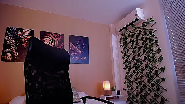 ChristopherBlack  online show from November 2025 01:11:02 PM