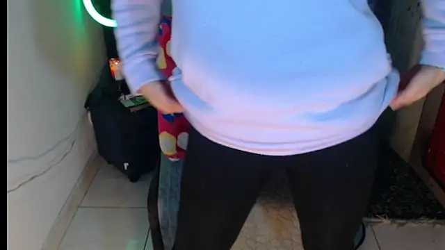 Snapshot of Milf_Valeria chatting on October 2025 02:41:02 PM Milf Valeria online show from October 2025 02:41:02 PM