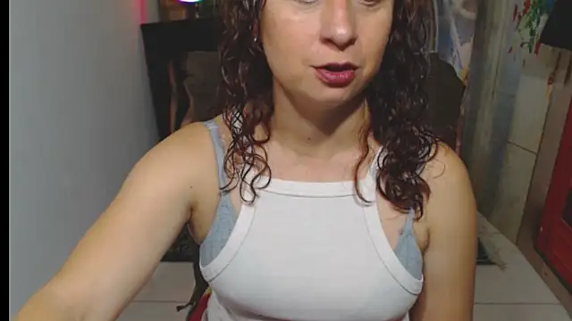 Snapshot of Milf_Valeria chatting on November 2025 04:08:02 PM Milf Valeria online show from November 2025 04:08:02 PM