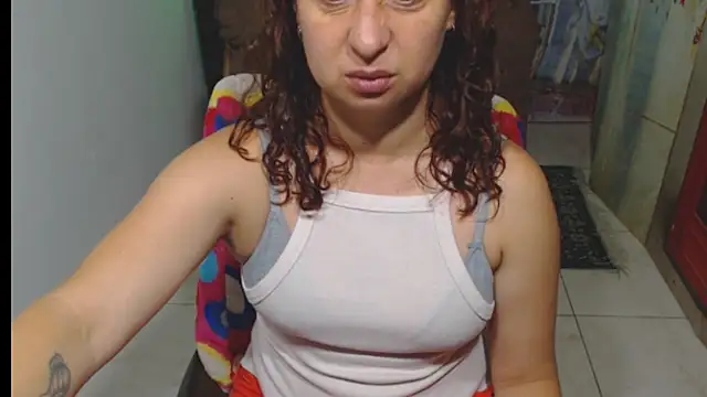 Snapshot of Milf_Valeria chatting on November 2025 01:46:02 PM Milf Valeria online show from November 2025 01:46:02 PM